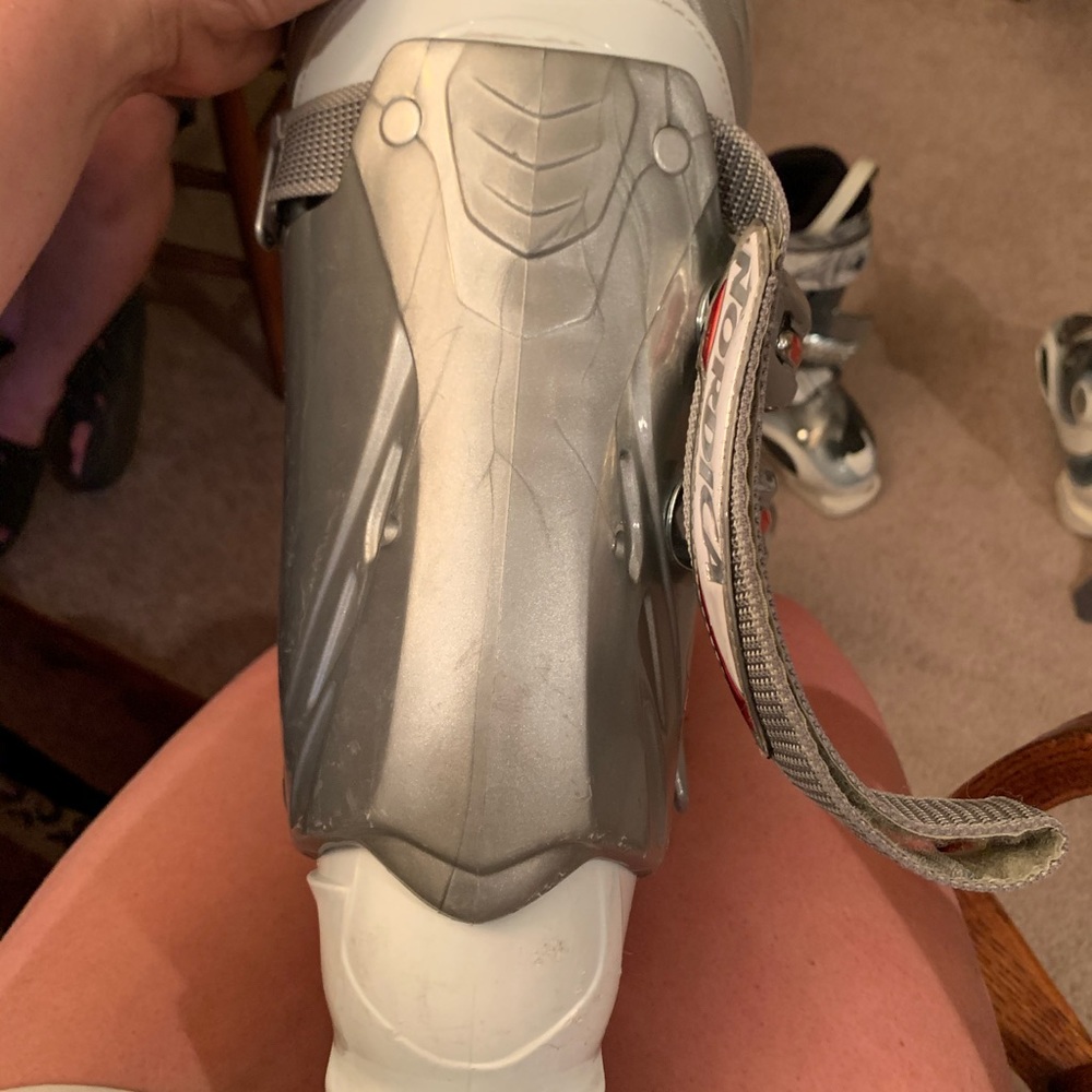 Ski boots - Picture 3 of 4